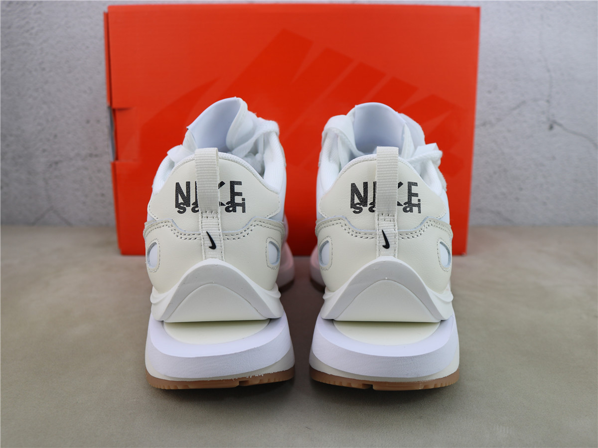 Sacai X Nike Vaporwaffle Sail Gum DD1875-100